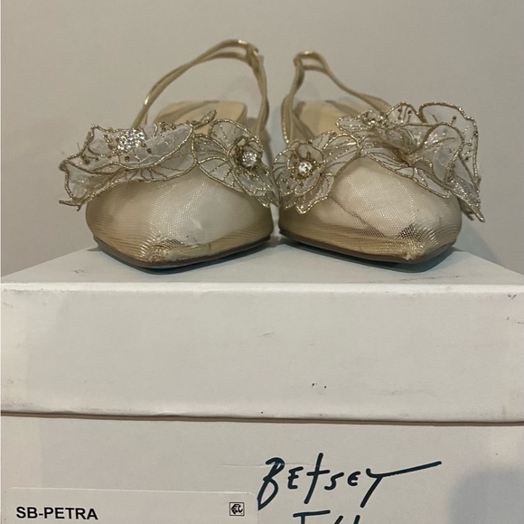 Betsey Johnson Shoes - Betsey Johnson Women's Petra Flower Applique Slingback Pumps